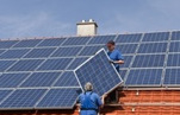 Bild zu Rösler und Röttgen kürzen die Solarförderung